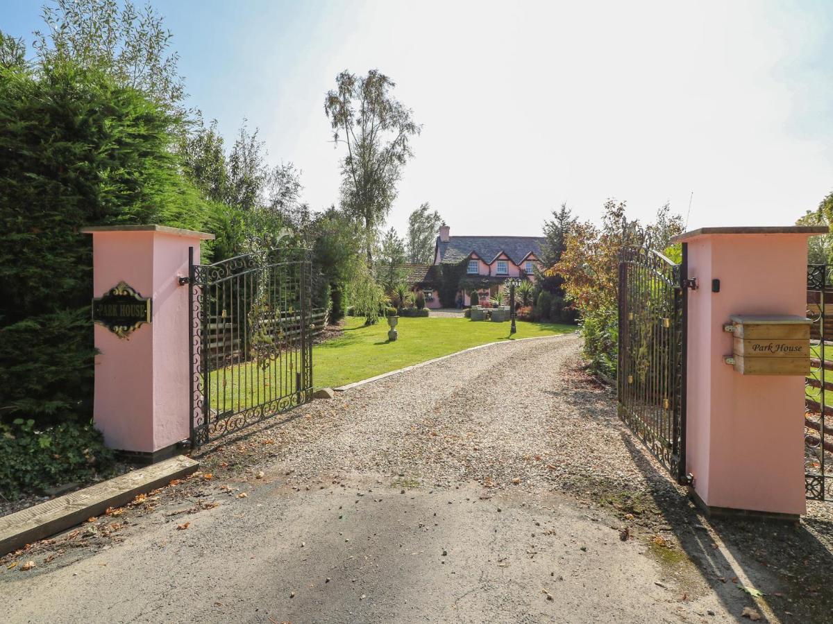 Villa Park House Llandrindod Wells Esterno foto